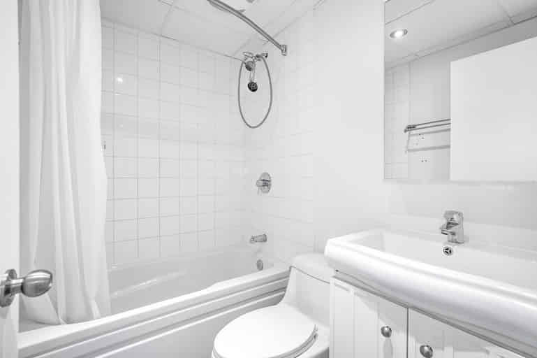 Common Area?w=400&h=260&fit=crop&q=40&auto=format&trim=auto