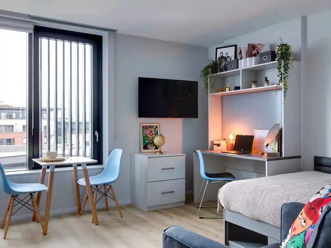 Common Area?w=400&h=260&fit=crop&q=40&auto=format&trim=auto