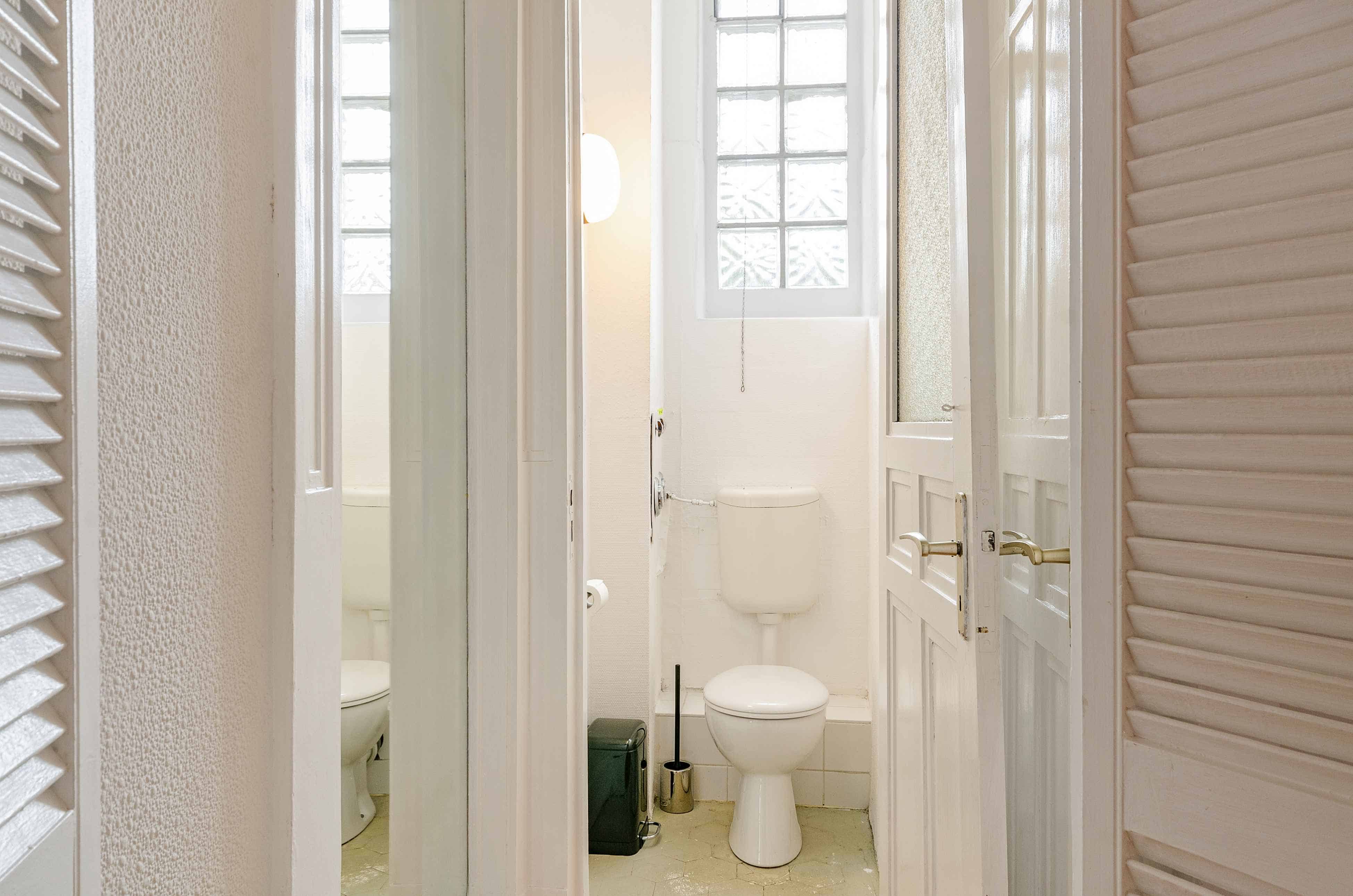 Exterior?w=400&h=260&fit=crop&q=40&auto=format&trim=auto