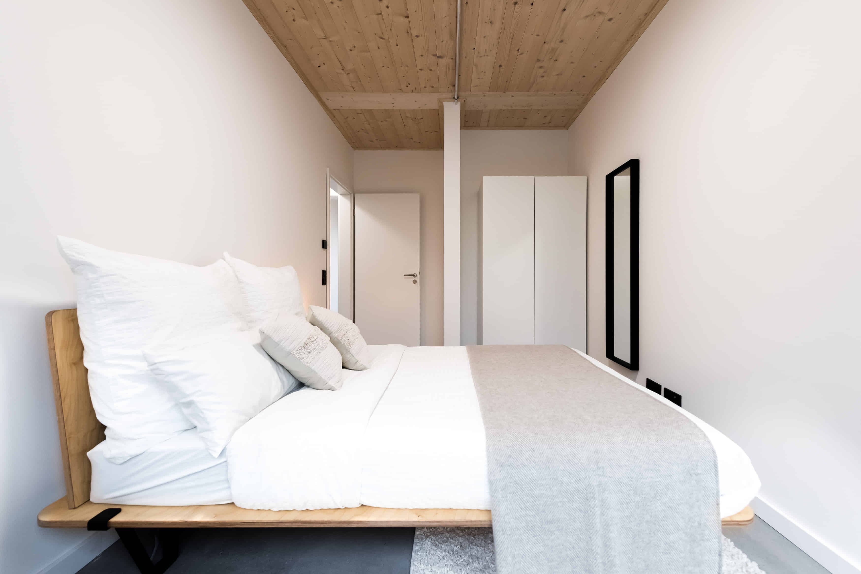 Common Area?w=400&h=260&fit=crop&q=40&auto=format&trim=auto