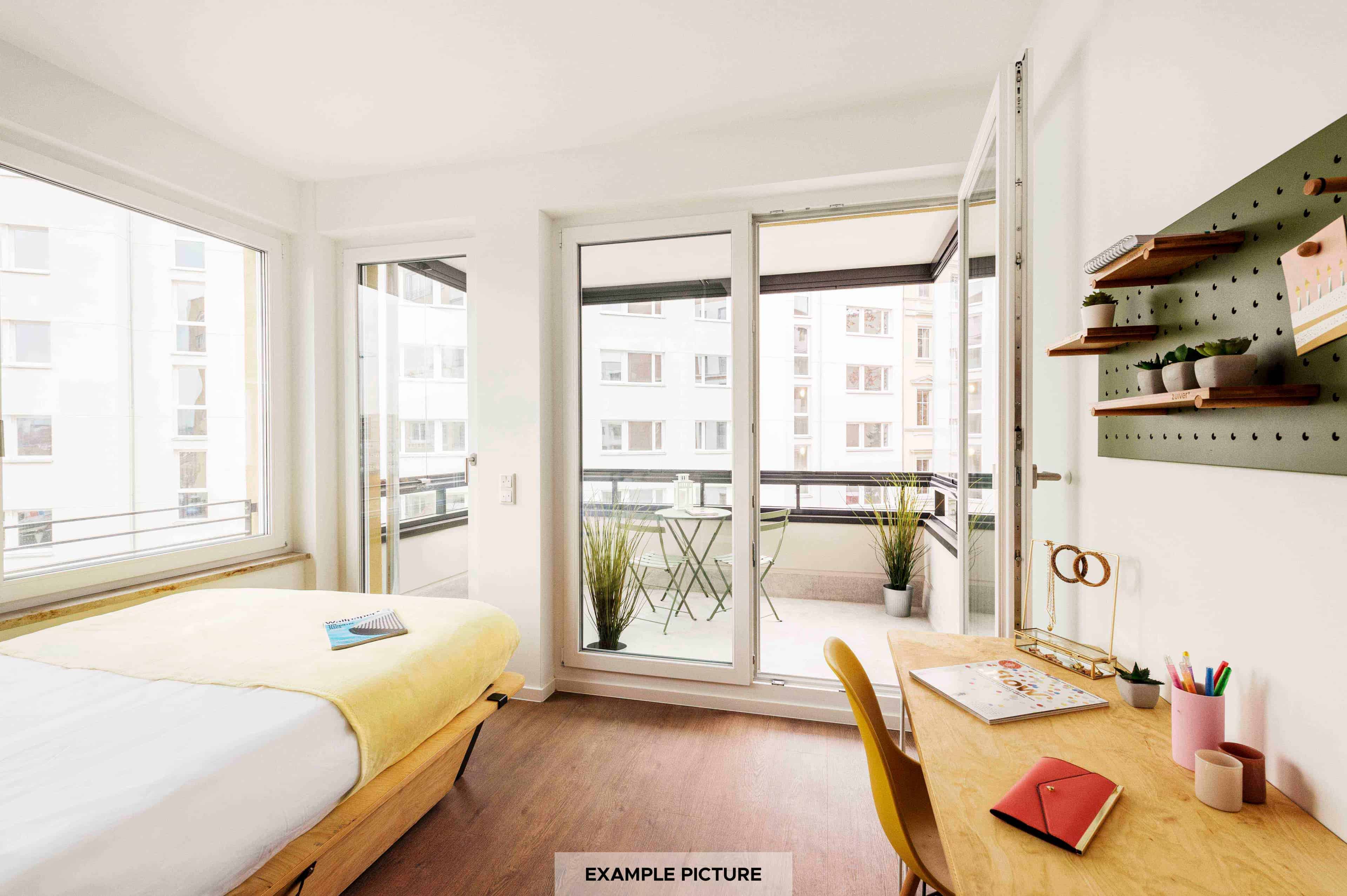 Common Area?w=400&h=260&fit=crop&q=40&auto=format&trim=auto