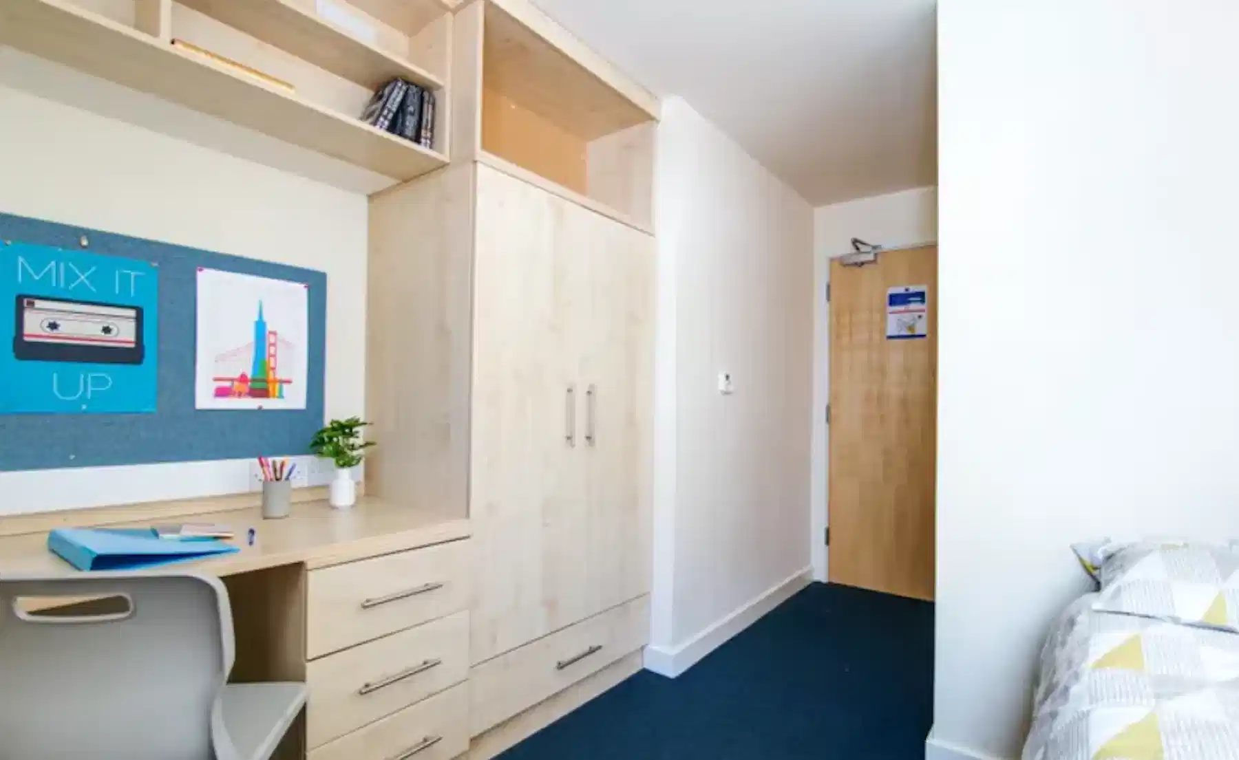 Kitchen?w=400&h=260&fit=crop&q=40&auto=format&trim=auto