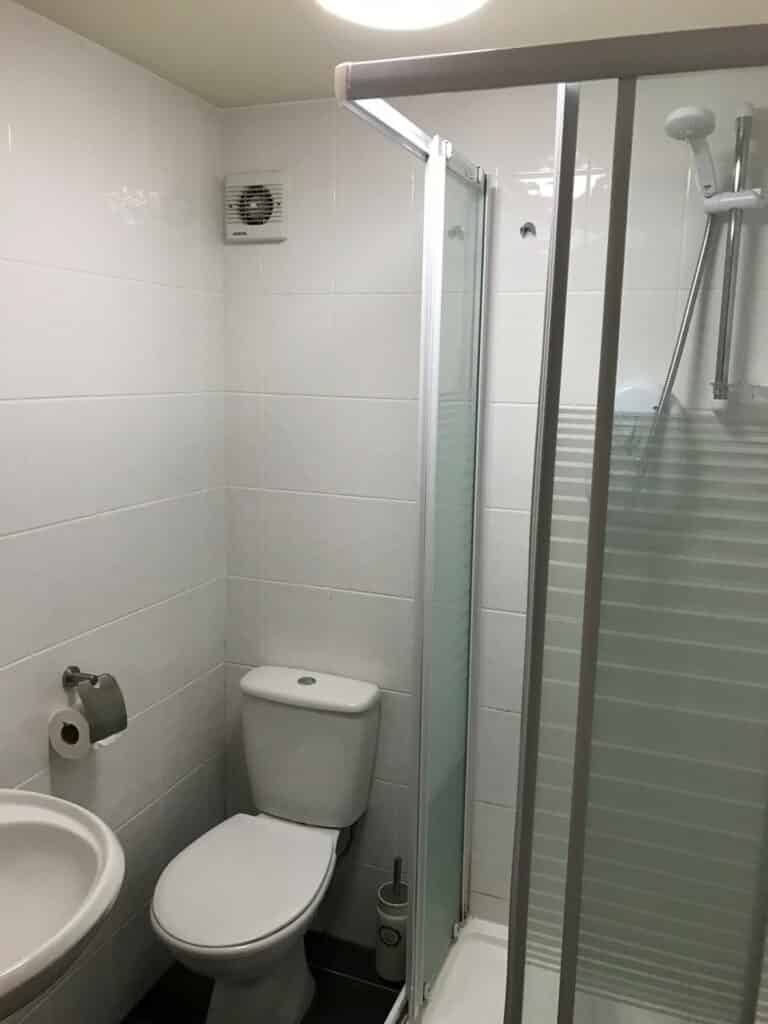 Exterior?w=400&h=260&fit=crop&q=40&auto=format&trim=auto