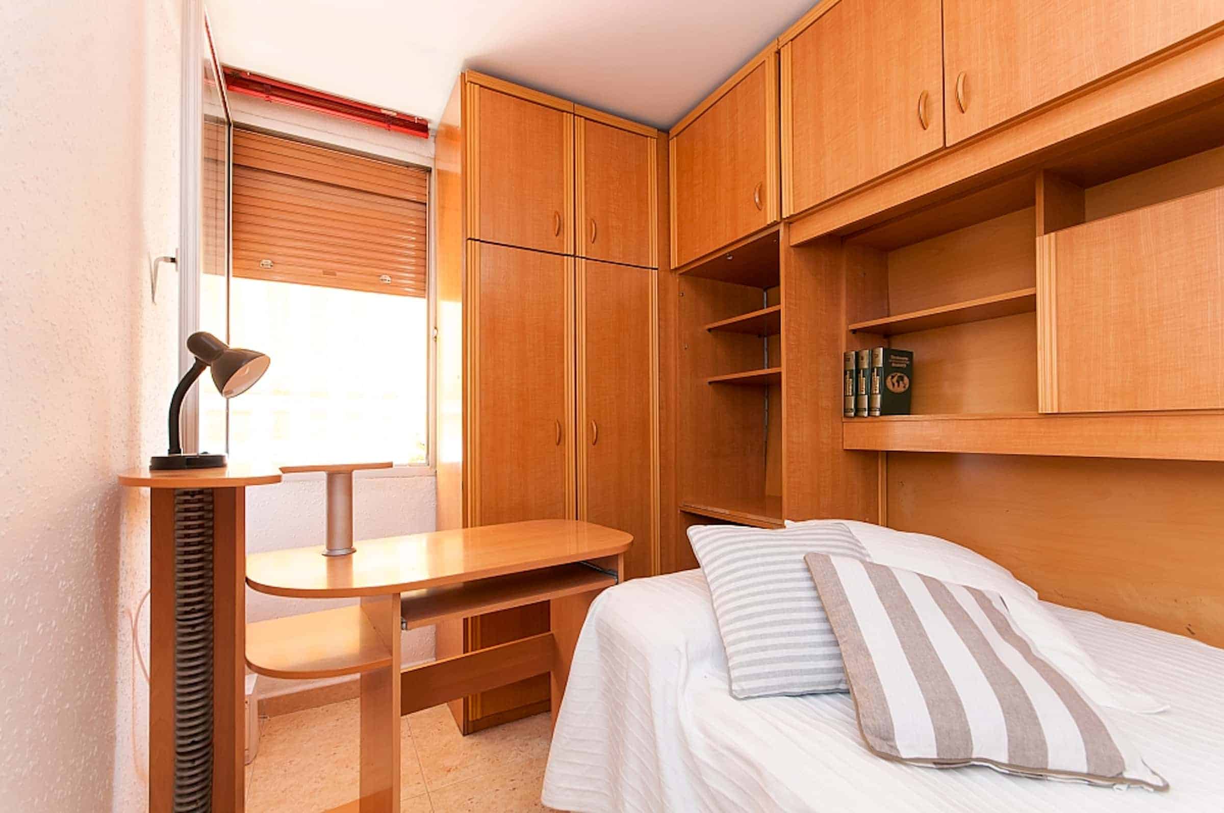 Common Area?w=400&h=260&fit=crop&q=40&auto=format&trim=auto