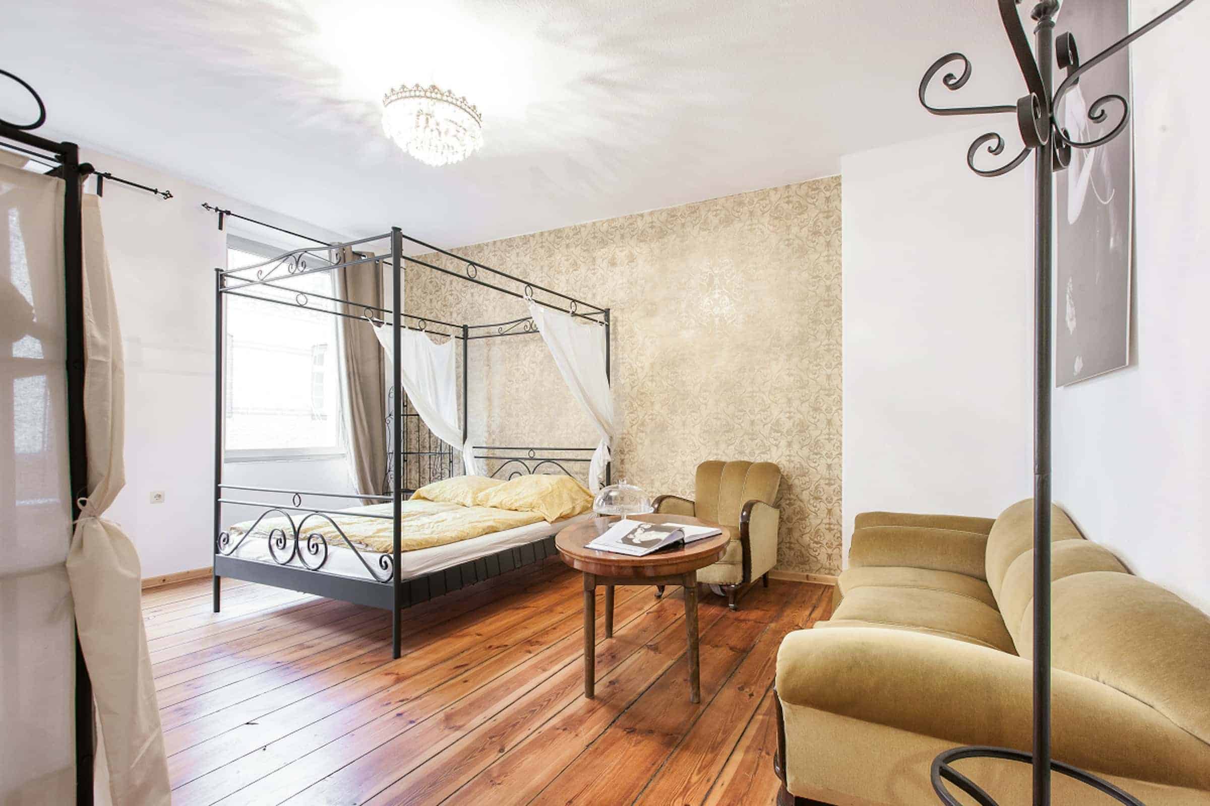 Kitchen?w=400&h=260&fit=crop&q=40&auto=format&trim=auto