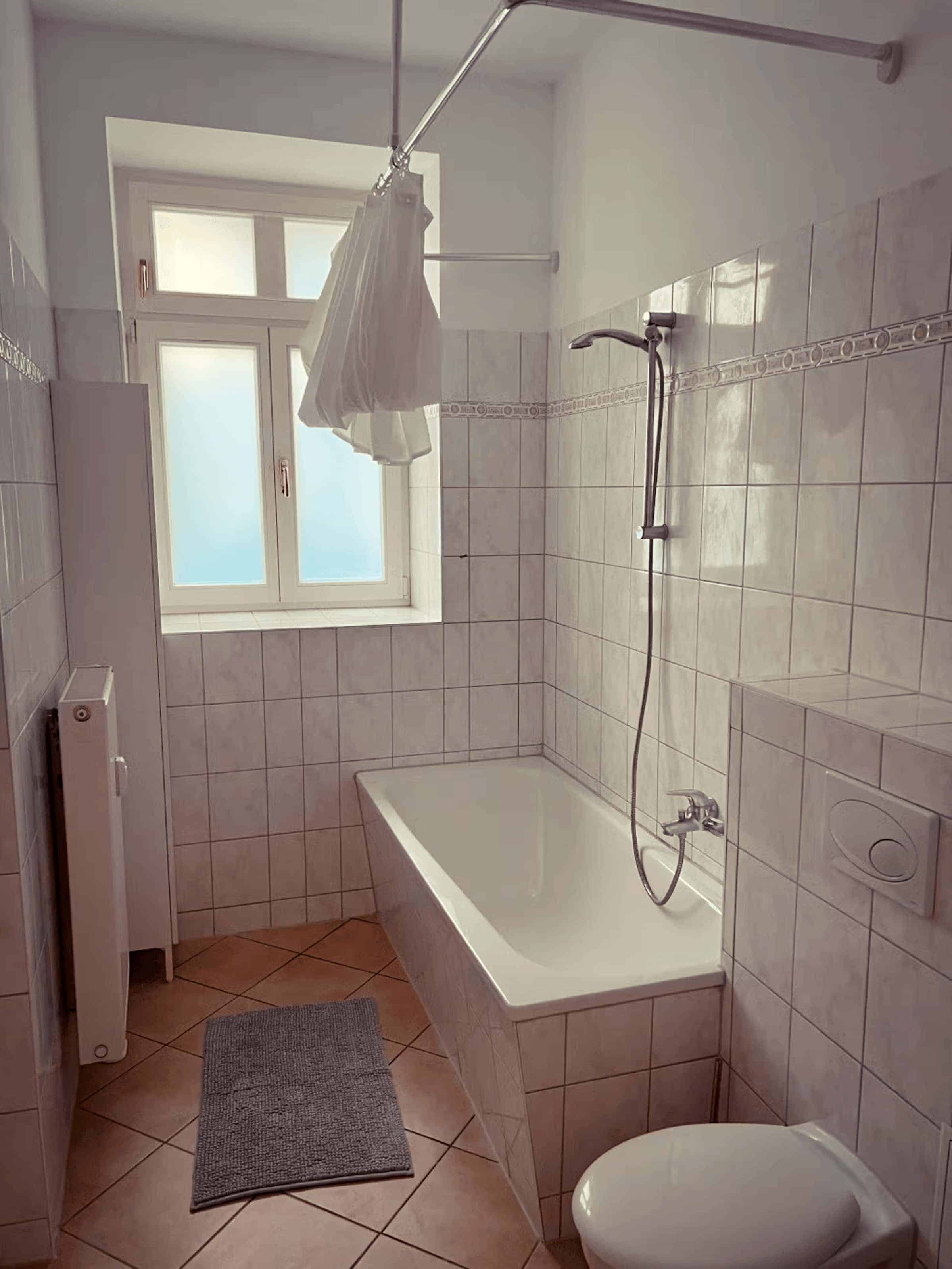 Room 1 - Bedroom?w=400&h=260&fit=crop&q=40&auto=format&trim=auto