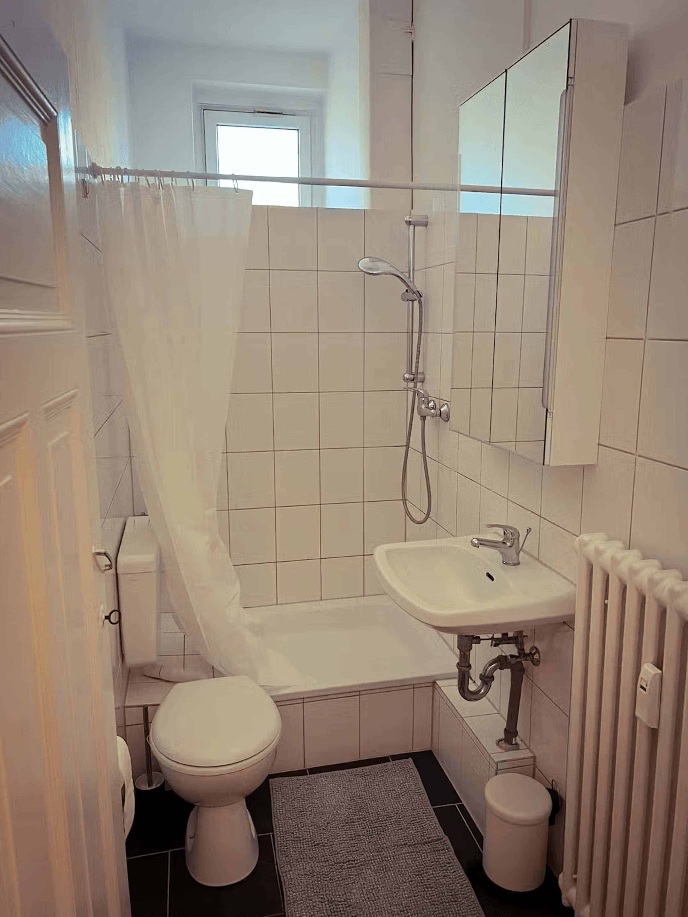 Room 1 - Bedroom?w=400&h=260&fit=crop&q=40&auto=format&trim=auto