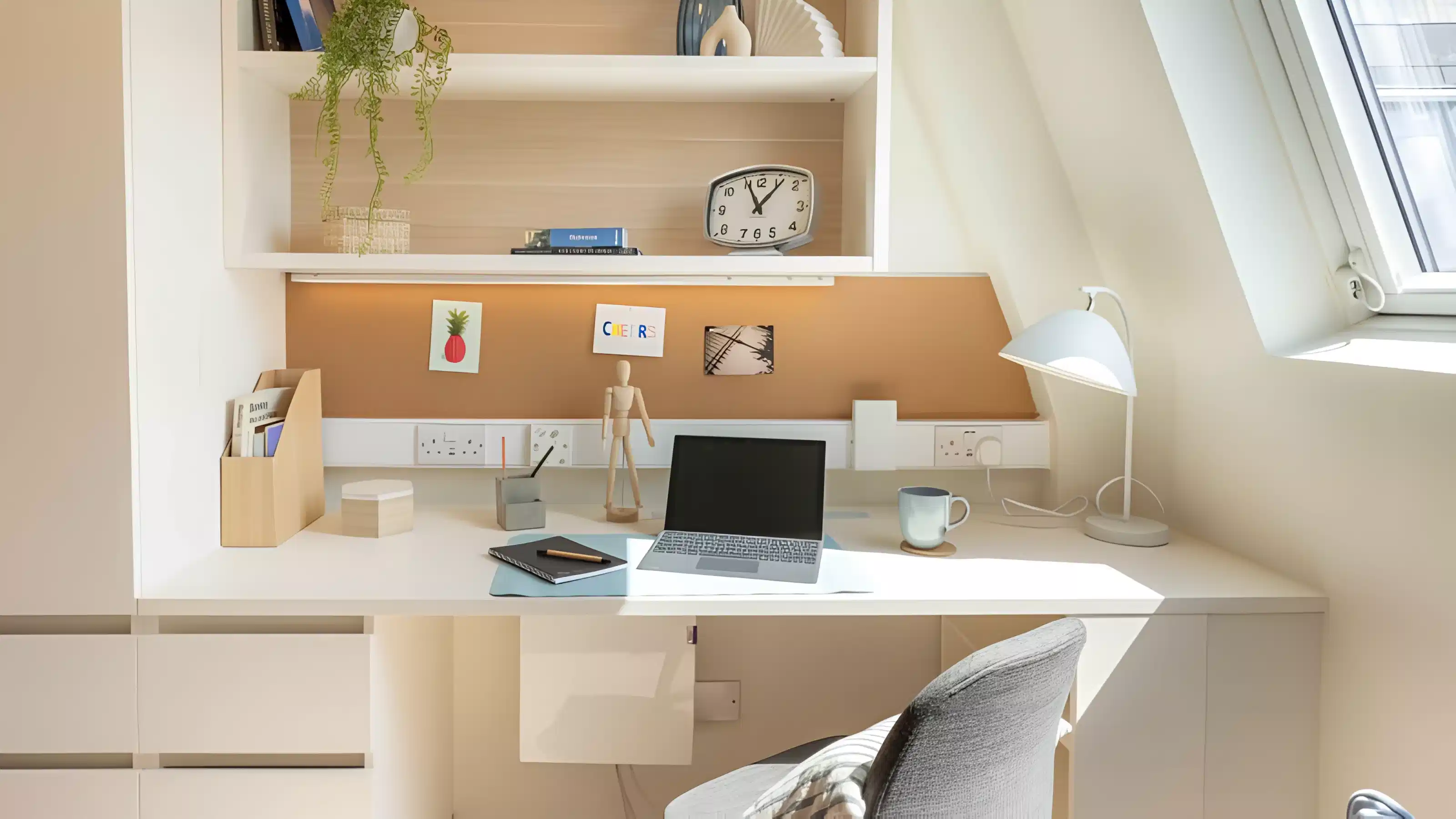 Exterior?w=400&h=260&fit=crop&q=40&auto=format&trim=auto