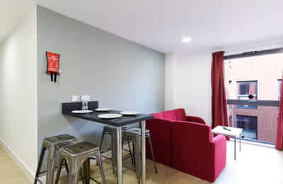 Amenities?w=400&h=260&fit=crop&q=40&auto=format&trim=auto
