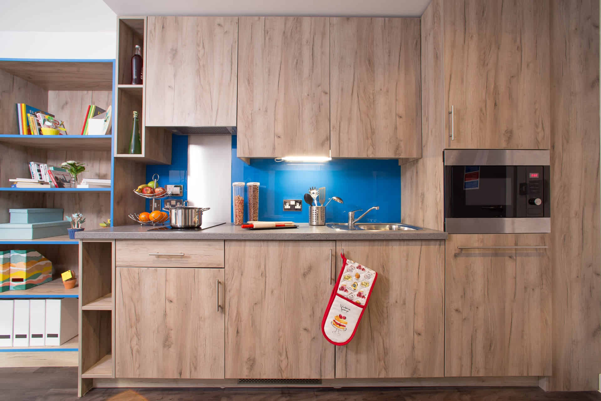 Kitchen?w=400&h=260&fit=crop&q=40&auto=format&trim=auto