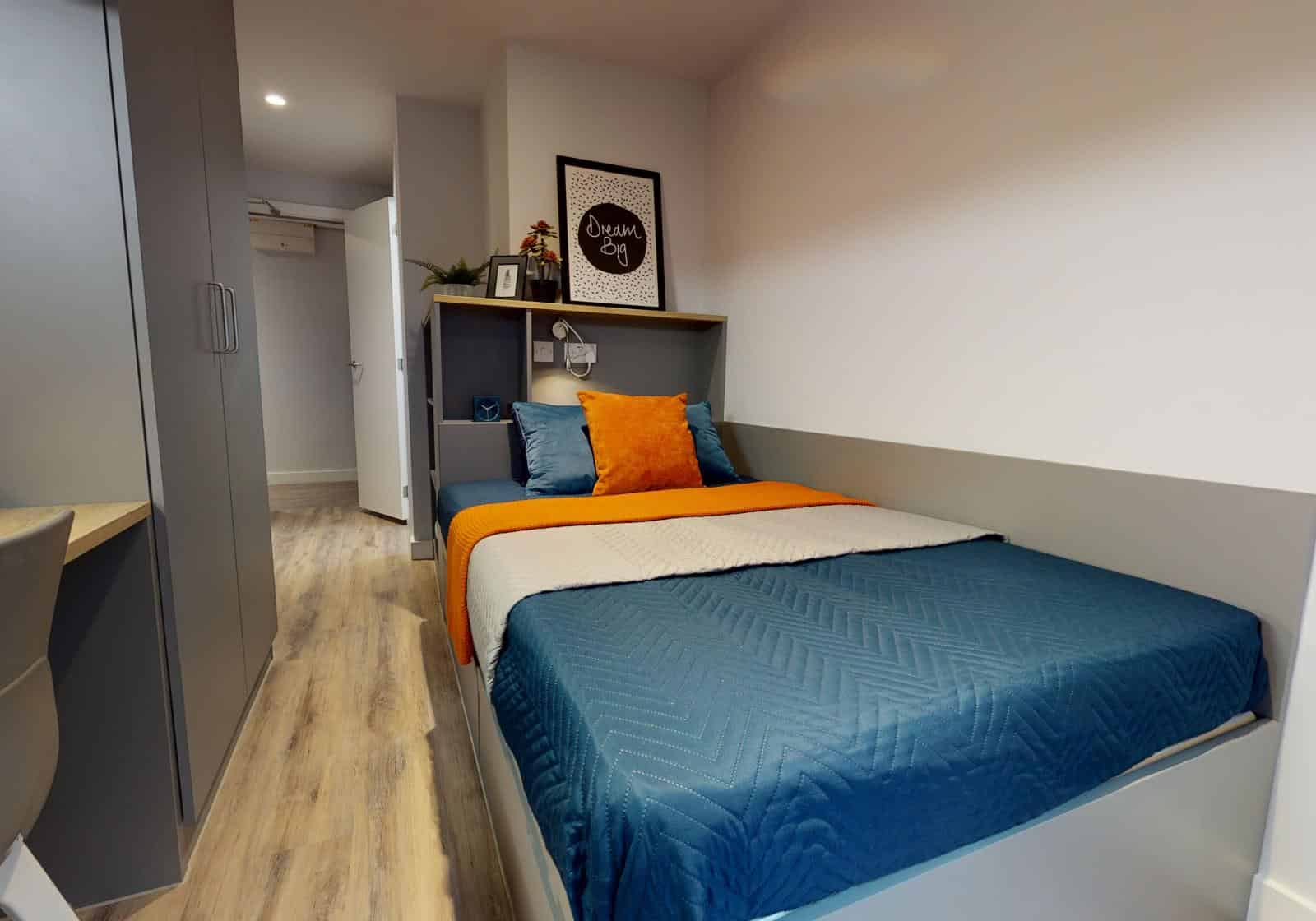7 Bed Bronze En suite