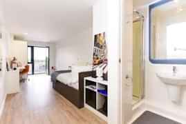 Amenities?w=400&h=260&fit=crop&q=40&auto=format&trim=auto