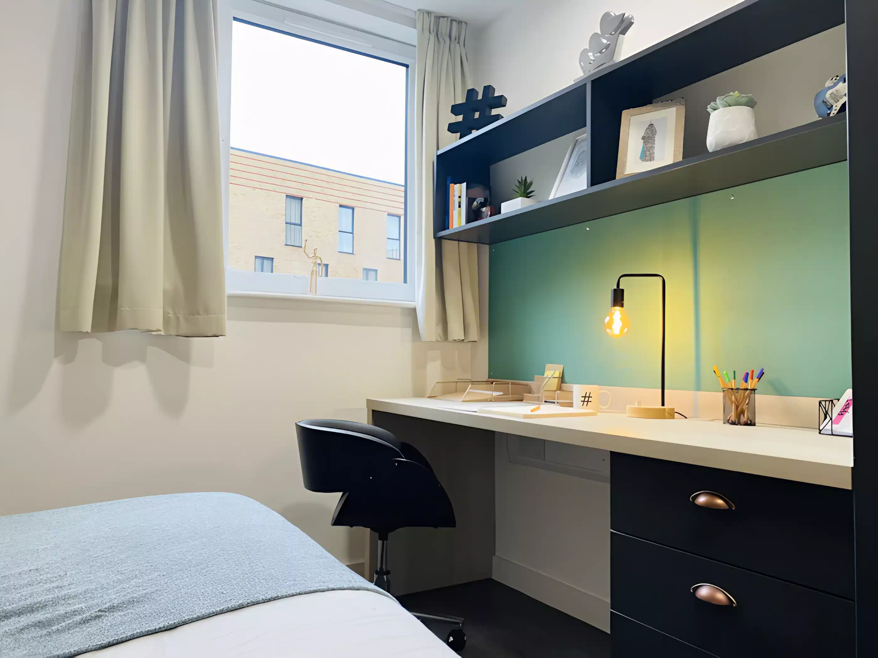 Common Area?w=400&h=260&fit=crop&q=40&auto=format&trim=auto