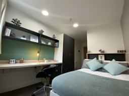 Common Area?w=400&h=260&fit=crop&q=40&auto=format&trim=auto