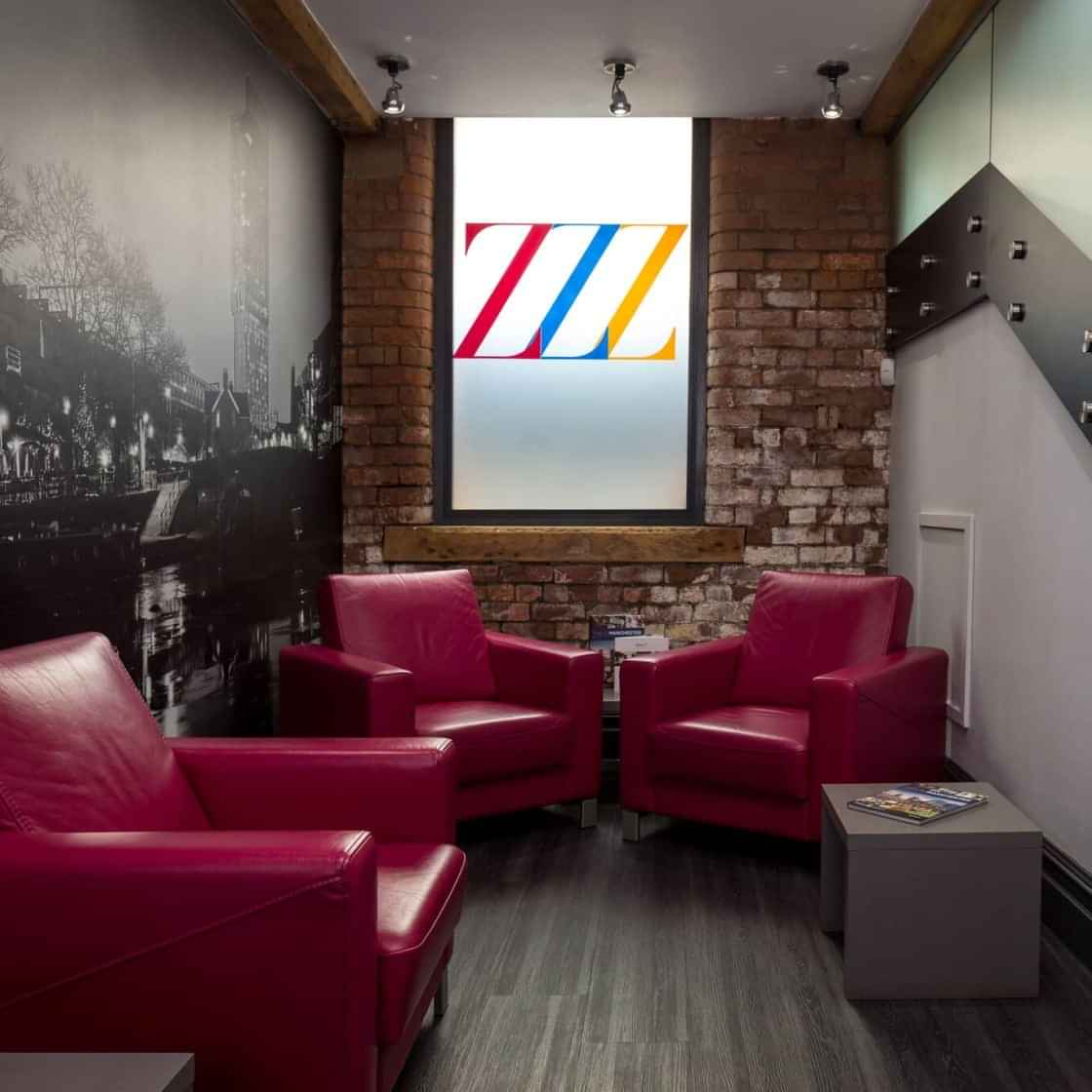 Exterior?w=400&h=260&fit=crop&q=40&auto=format&trim=auto