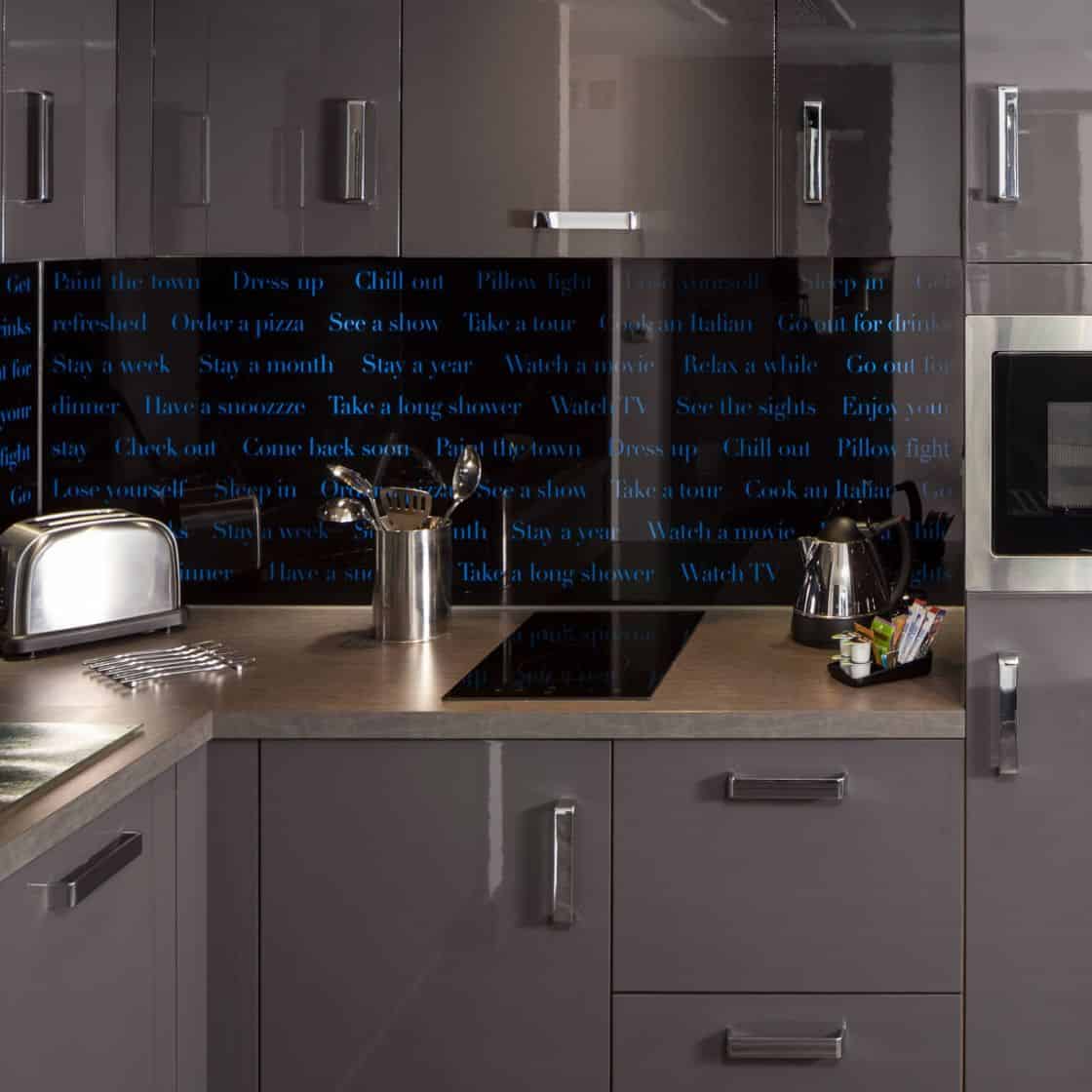 Kitchen?w=400&h=260&fit=crop&q=40&auto=format&trim=auto