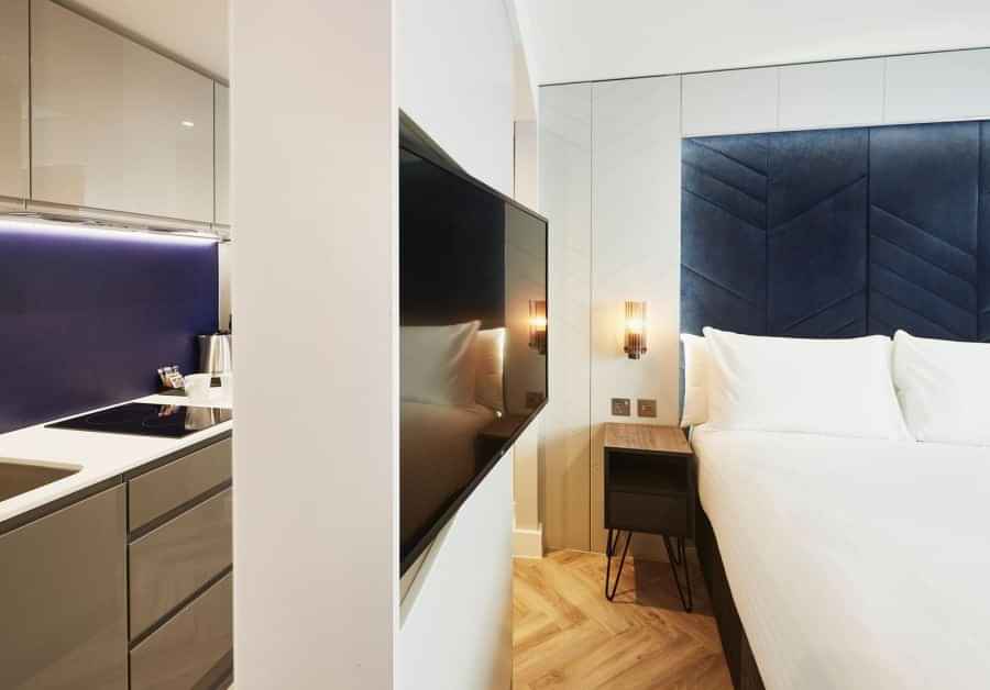 Common Area?w=400&h=260&fit=crop&q=40&auto=format&trim=auto