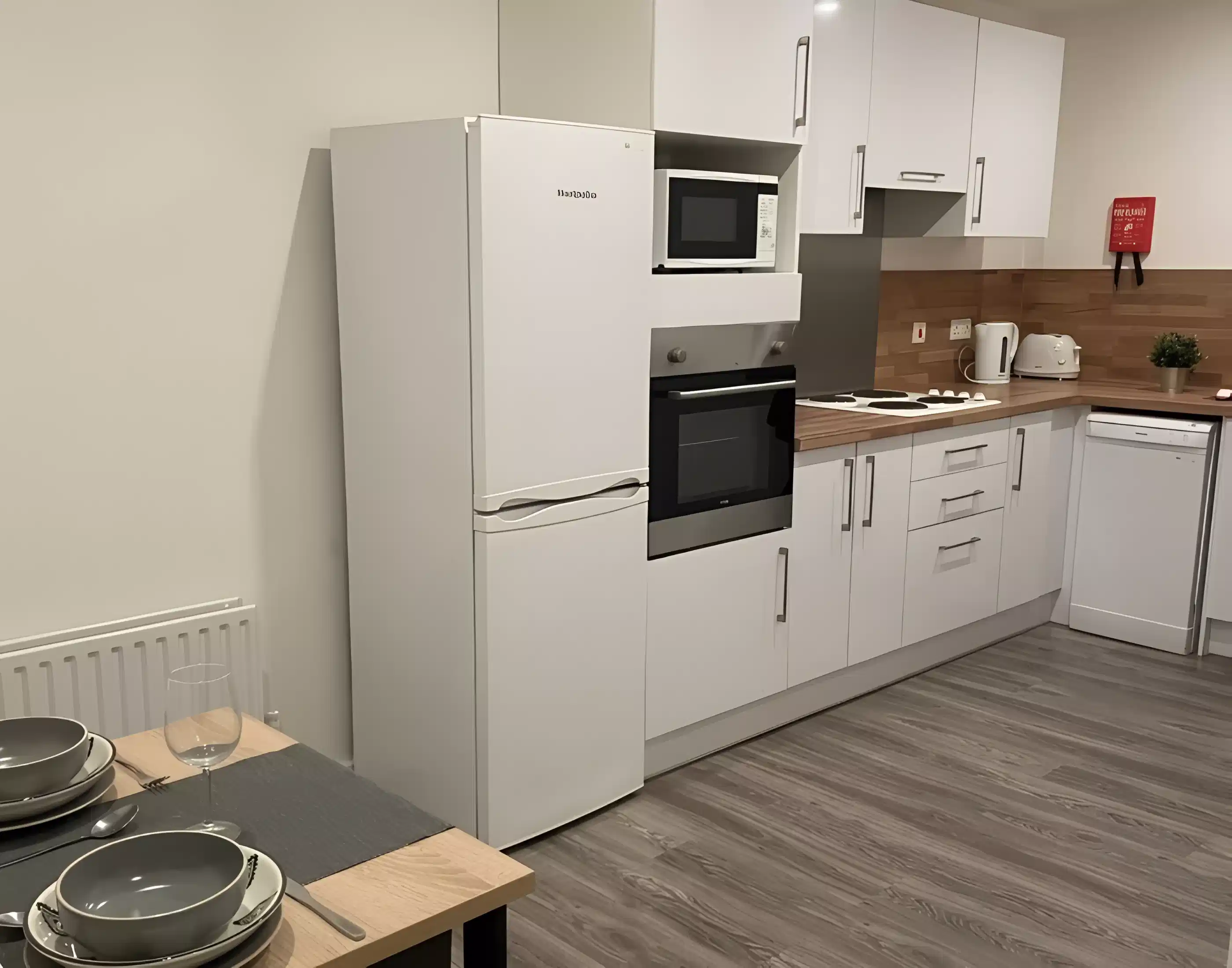 Exterior?w=400&h=260&fit=crop&q=40&auto=format&trim=auto