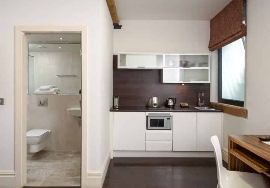 Exterior?w=400&h=260&fit=crop&q=40&auto=format&trim=auto