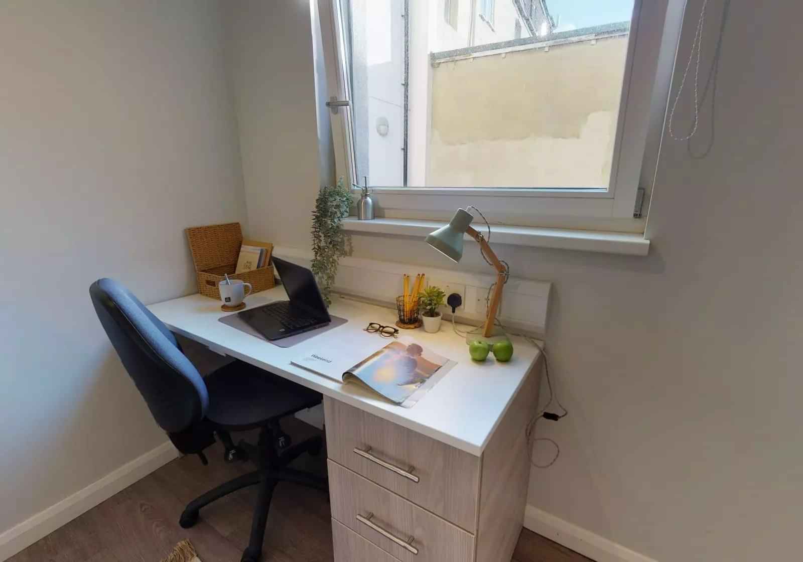 Kitchen?w=400&h=260&fit=crop&q=40&auto=format&trim=auto