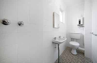 Studio - Bedroom?w=400&h=260&fit=crop&q=40&auto=format&trim=auto