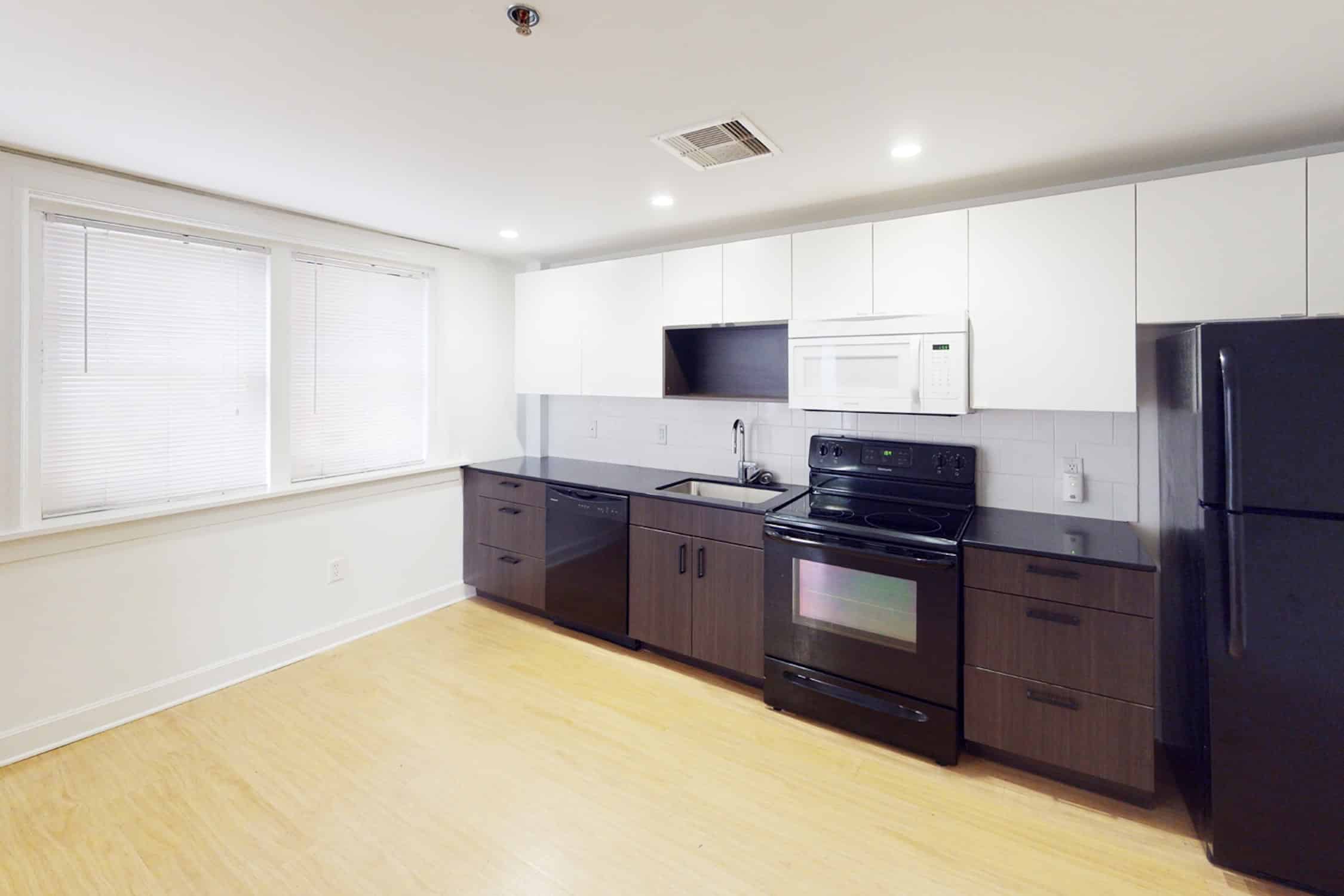 Amenities?w=400&h=260&fit=crop&q=40&auto=format&trim=auto