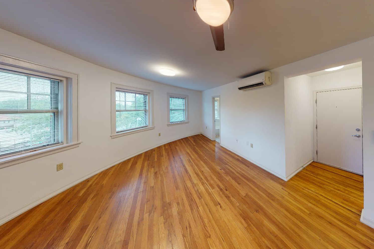 Amenities?w=400&h=260&fit=crop&q=40&auto=format&trim=auto