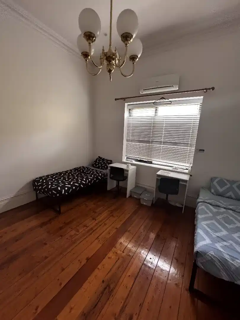 Exterior?w=400&h=260&fit=crop&q=40&auto=format&trim=auto