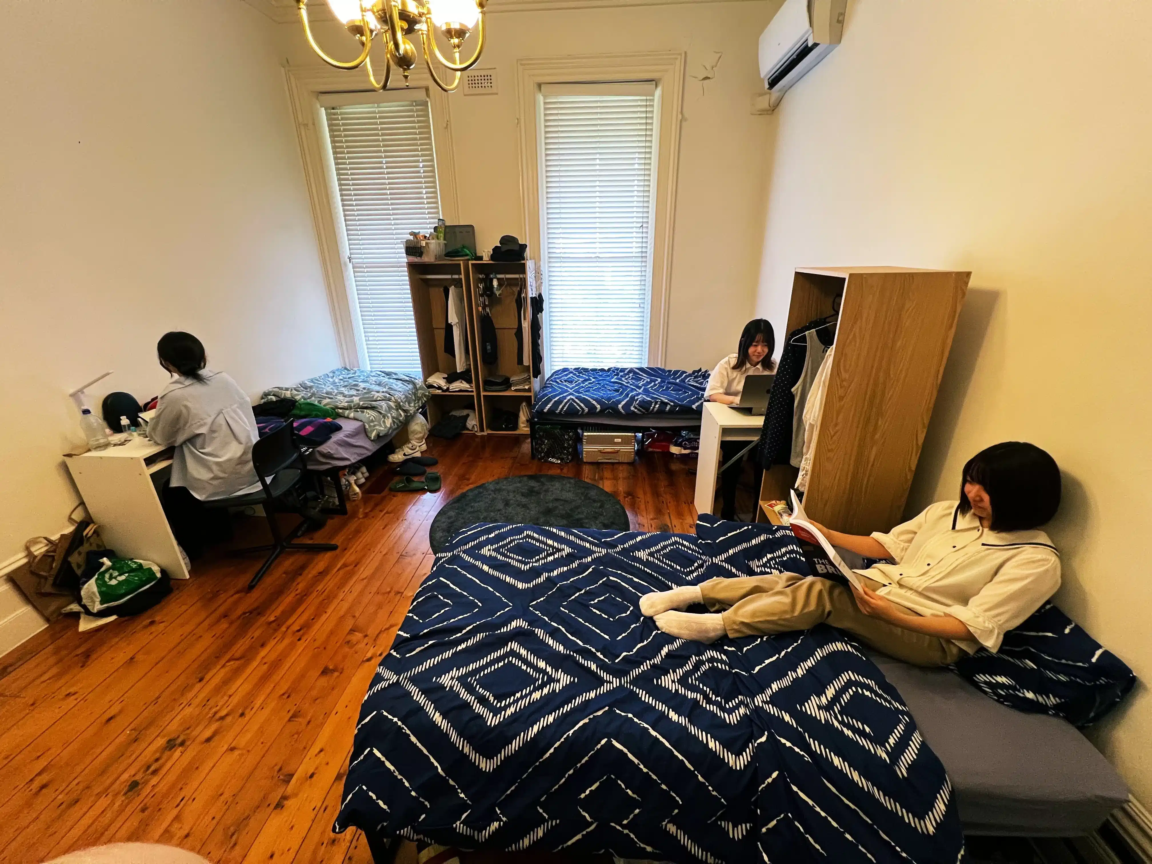 Amenities?w=400&h=260&fit=crop&q=40&auto=format&trim=auto