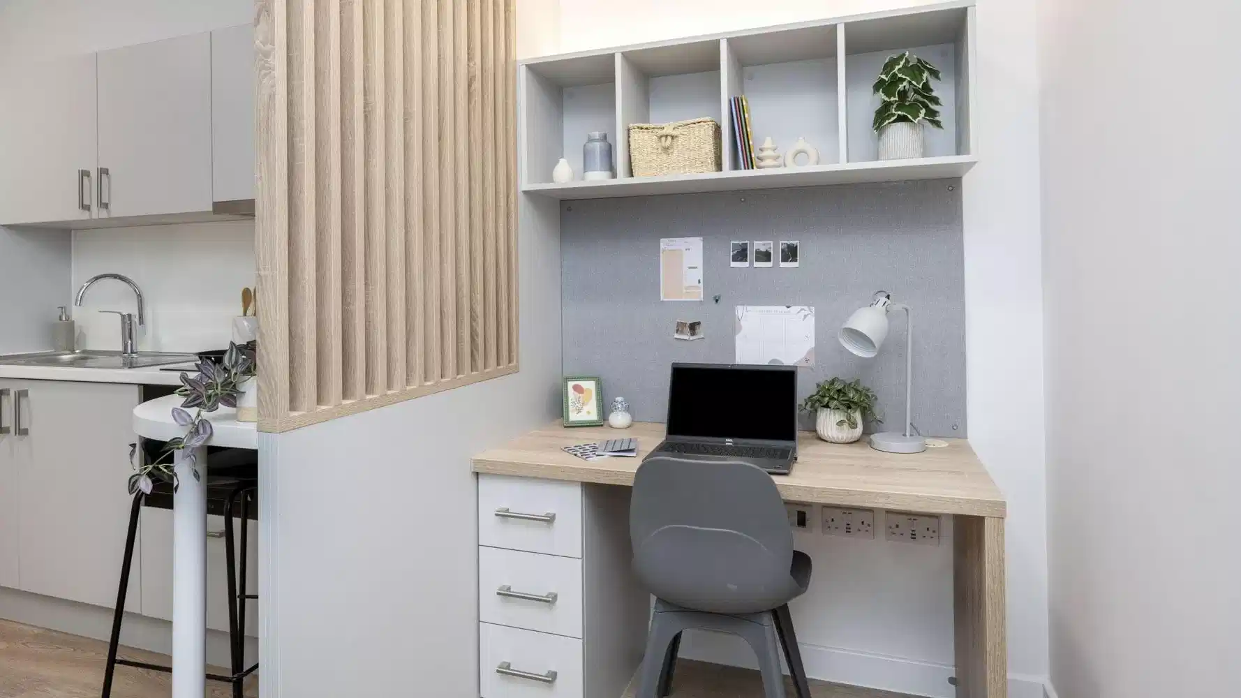 Common Area?w=400&h=260&fit=crop&q=40&auto=format&trim=auto