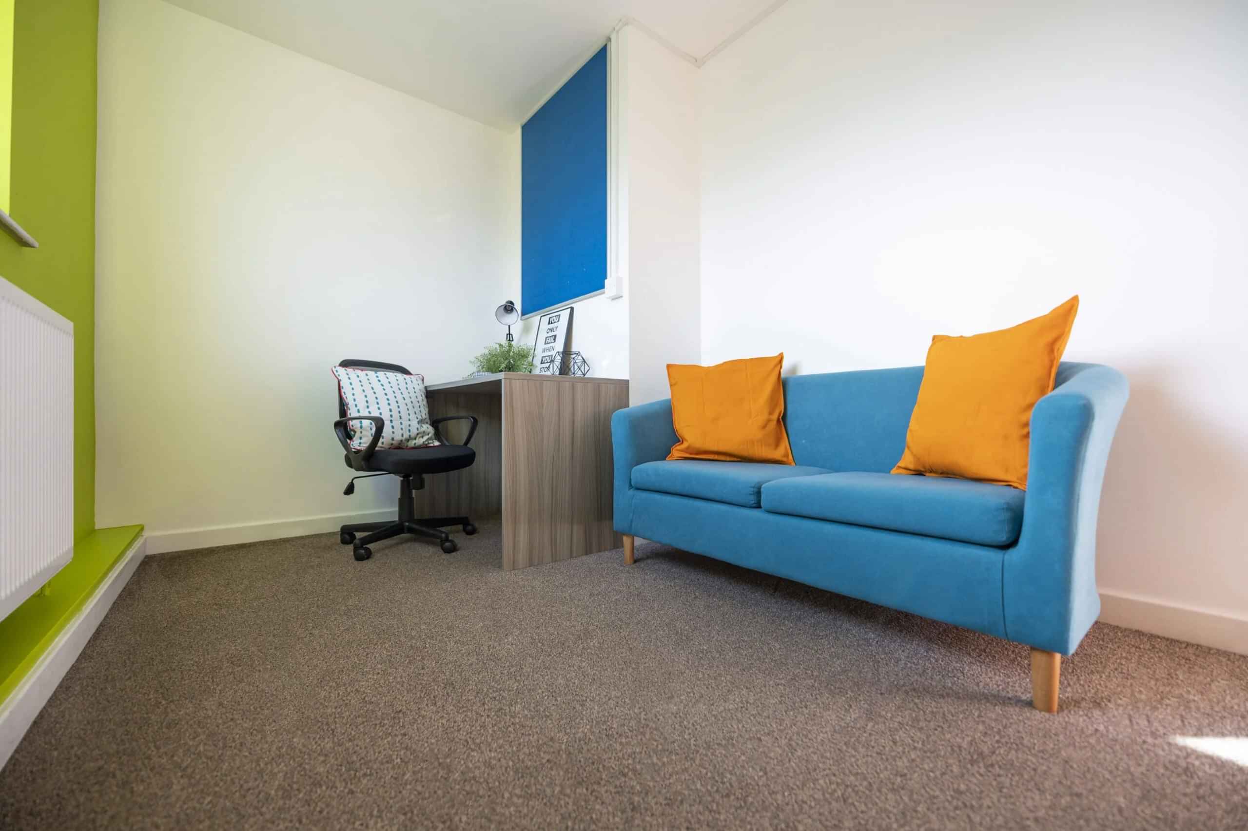 Exterior?w=400&h=260&fit=crop&q=40&auto=format&trim=auto