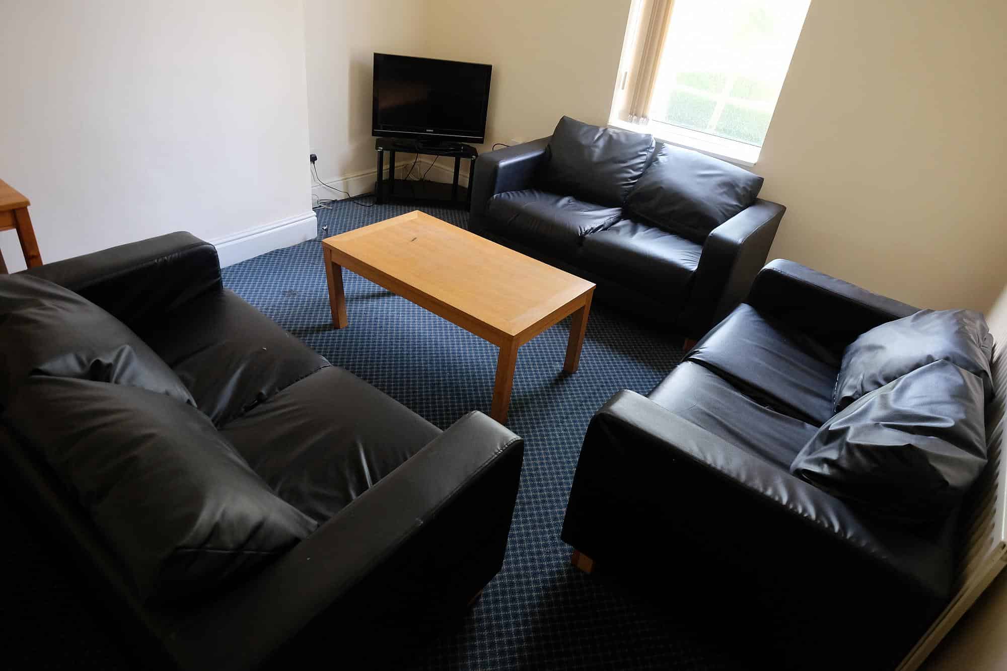 H?w=400&h=260&fit=crop&q=40&auto=format&trim=auto