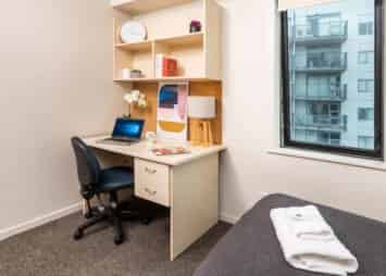 Common Area?w=400&h=260&fit=crop&q=40&auto=format&trim=auto