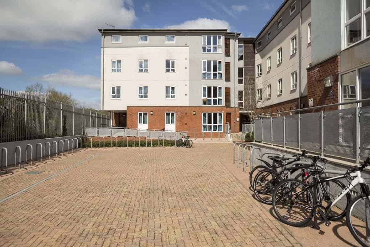 Kitchen?w=400&h=260&fit=crop&q=40&auto=format&trim=auto