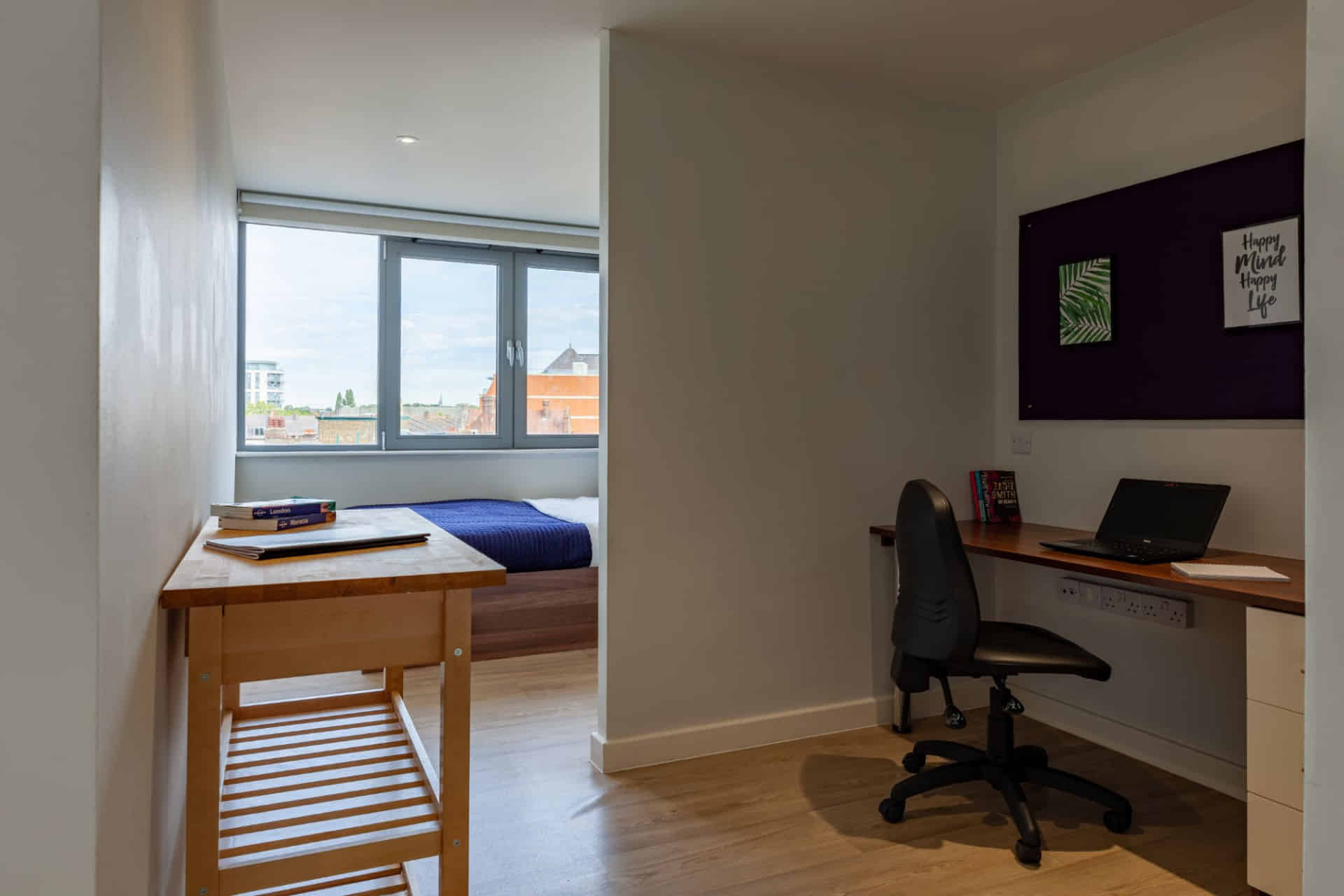 Exterior?w=400&h=260&fit=crop&q=40&auto=format&trim=auto