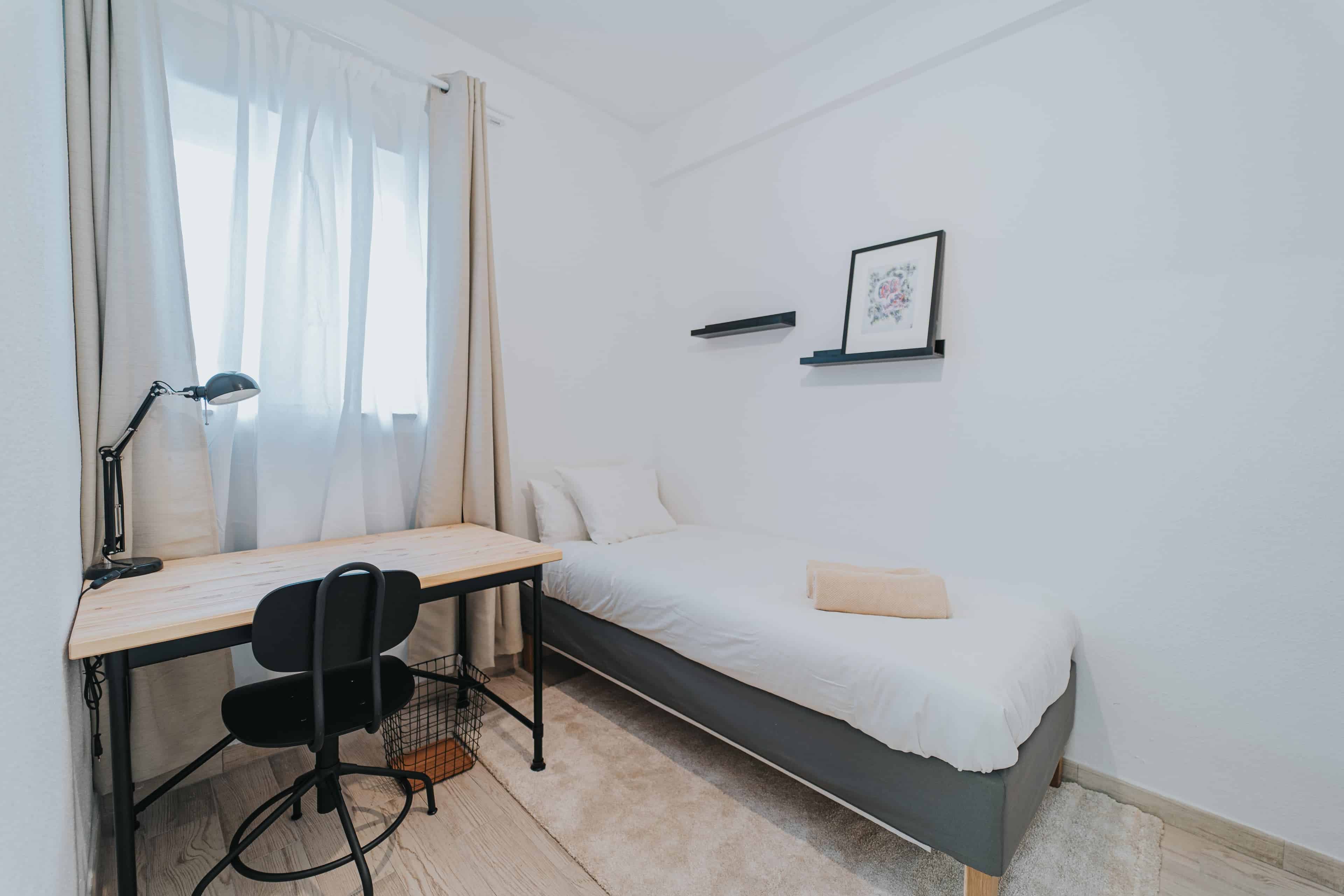 Common Area?w=400&h=260&fit=crop&q=40&auto=format&trim=auto