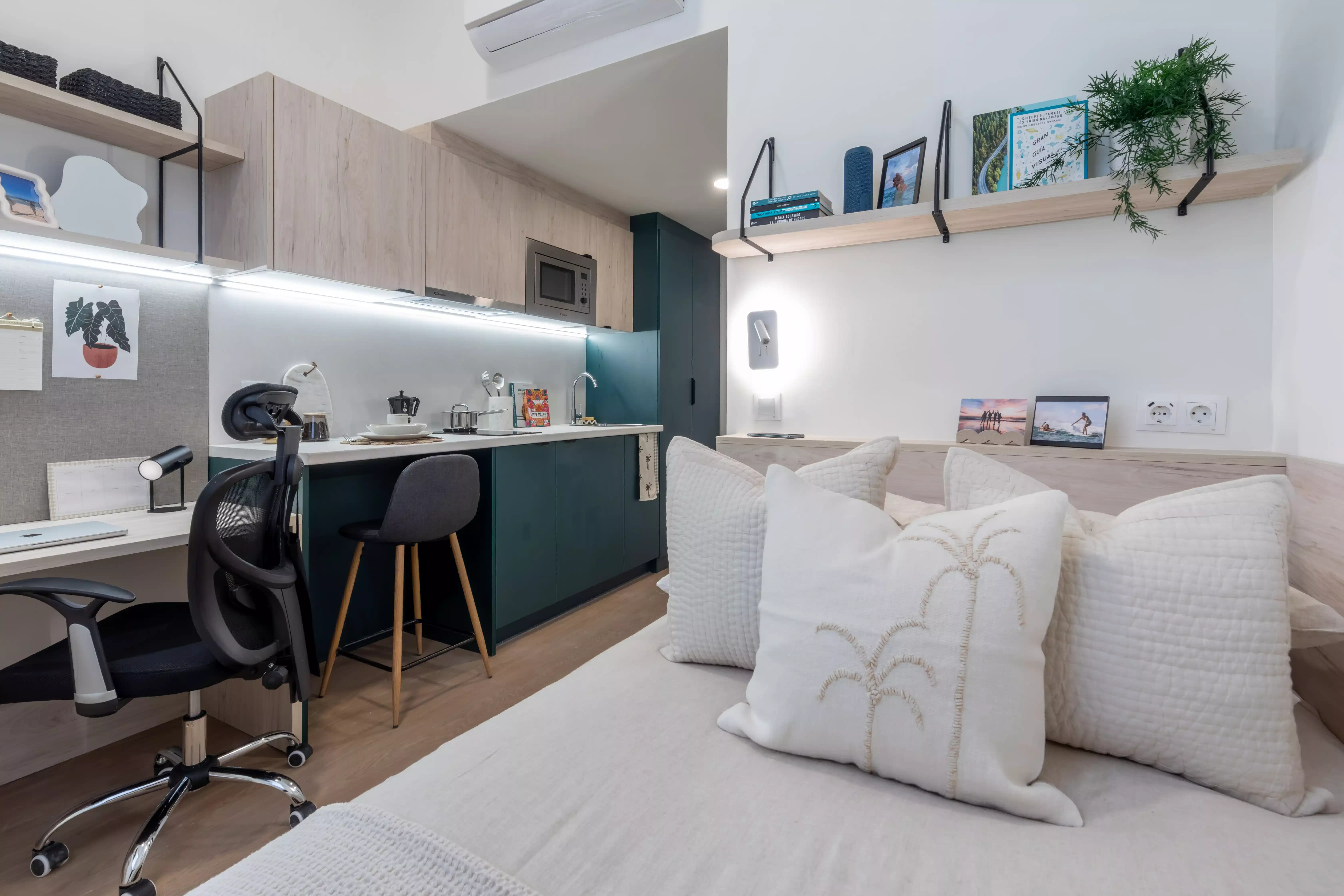 Common Area?w=400&h=260&fit=crop&q=40&auto=format&trim=auto