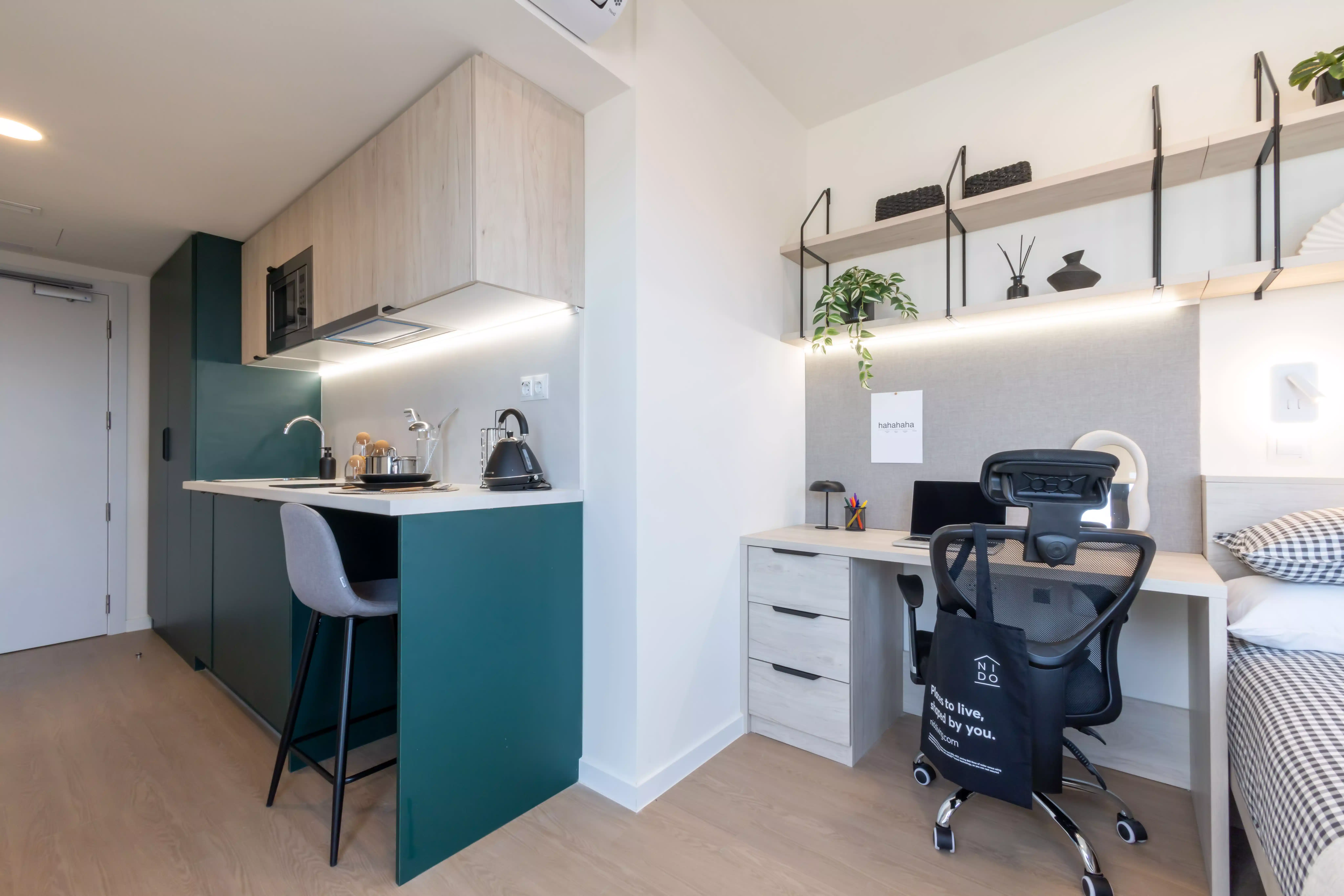 Common Area?w=400&h=260&fit=crop&q=40&auto=format&trim=auto