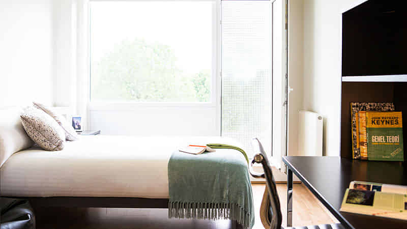 Amenities?w=400&h=260&fit=crop&q=40&auto=format&trim=auto