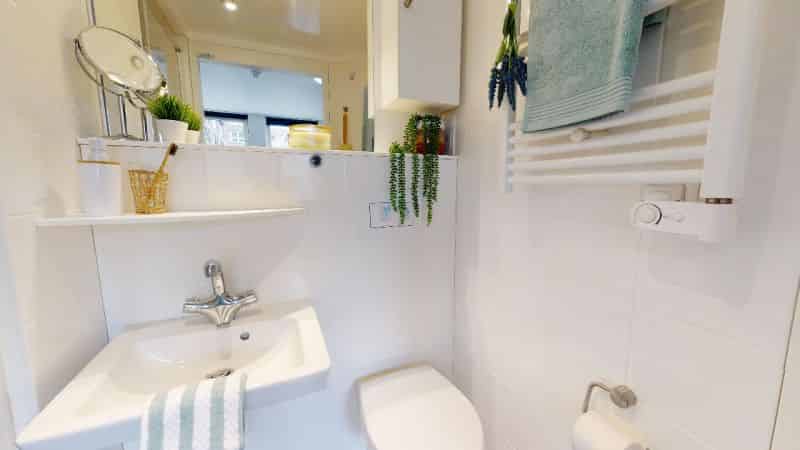 Amenities?w=400&h=260&fit=crop&q=40&auto=format&trim=auto