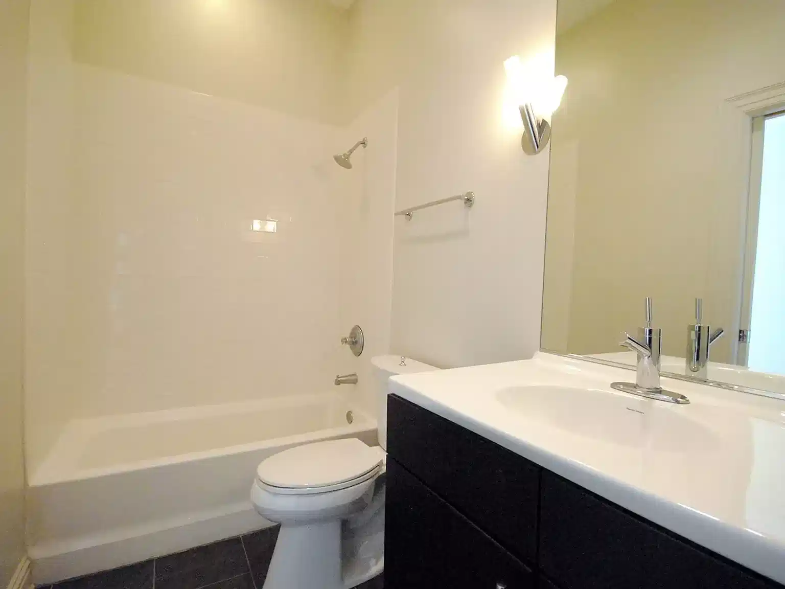 Amenities?w=400&h=260&fit=crop&q=40&auto=format&trim=auto