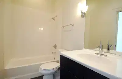 Amenities?w=400&h=260&fit=crop&q=40&auto=format&trim=auto