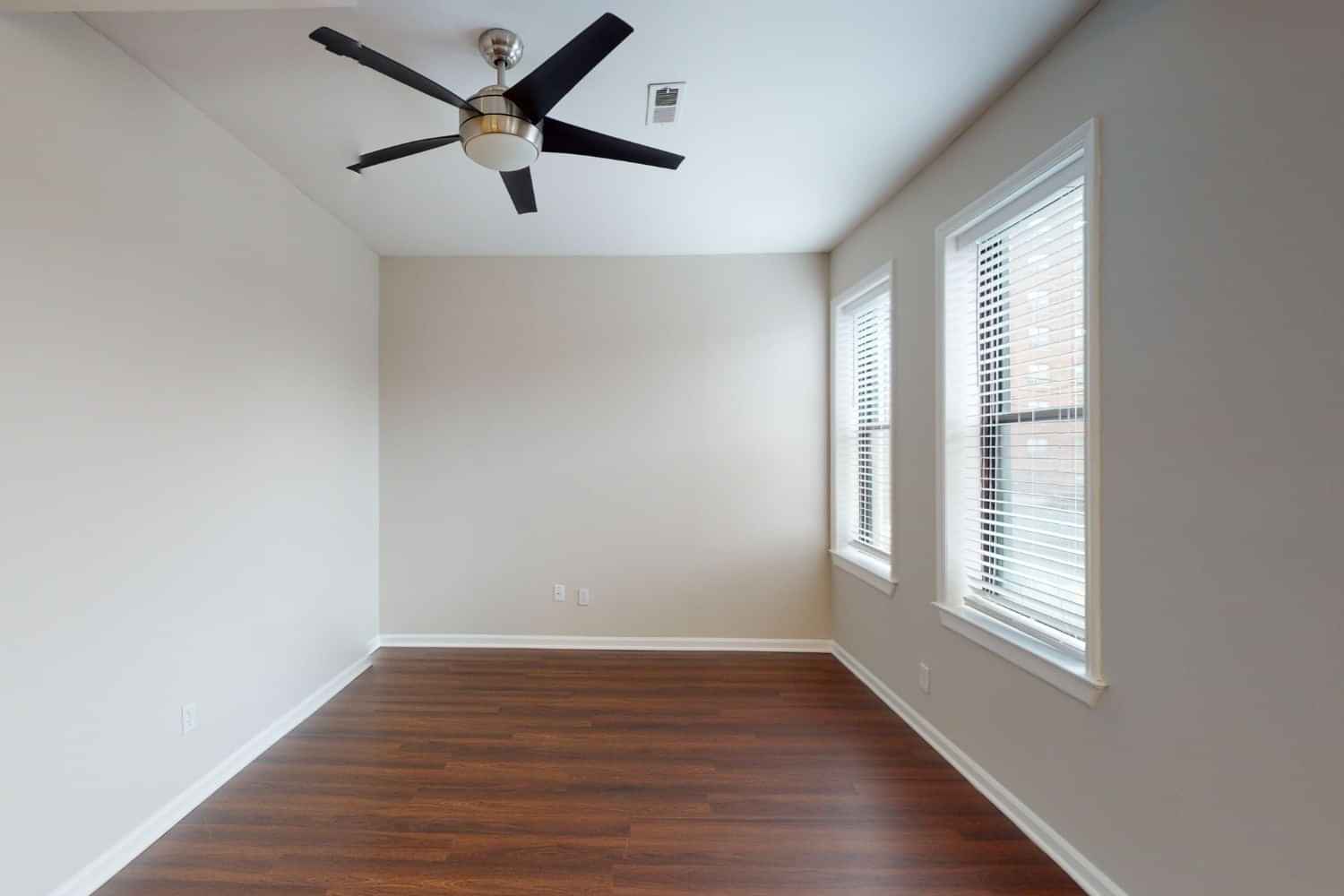 Exterior?w=400&h=260&fit=crop&q=40&auto=format&trim=auto