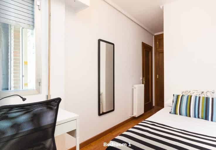 Kitchen?w=400&h=260&fit=crop&q=40&auto=format&trim=auto