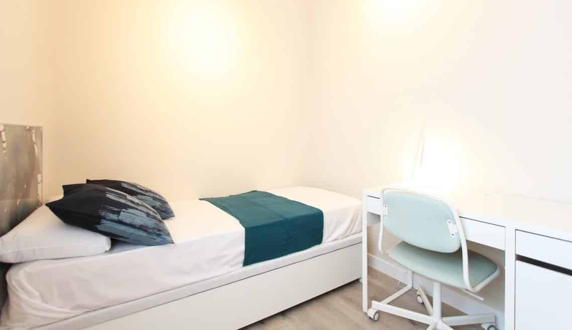 Kitchen?w=400&h=260&fit=crop&q=40&auto=format&trim=auto