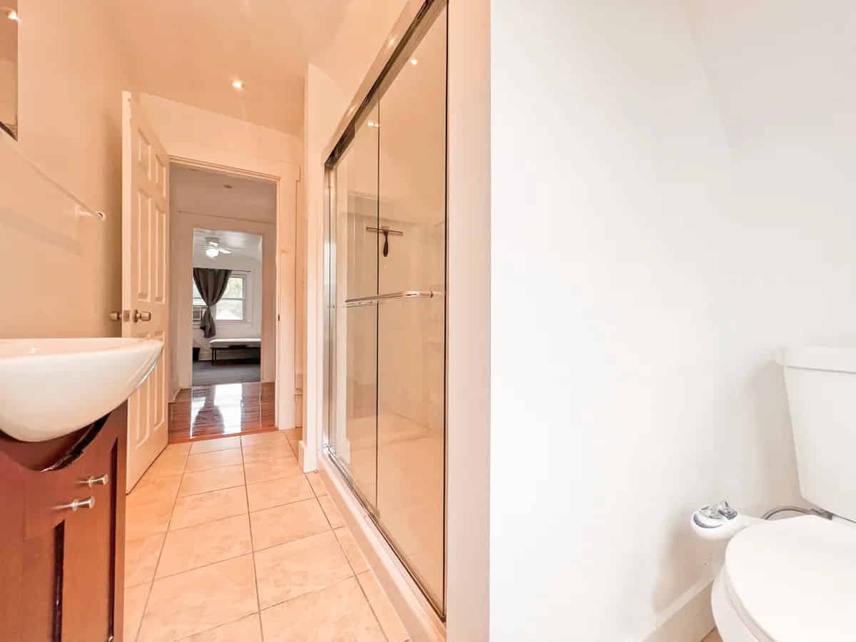 Exterior?w=400&h=260&fit=crop&q=40&auto=format&trim=auto