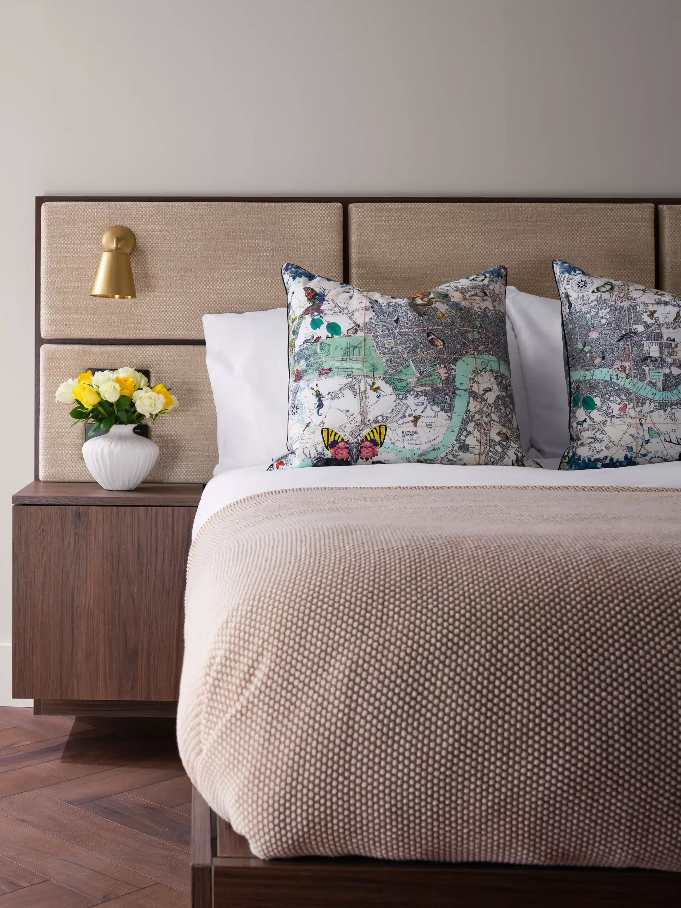 Exterior?w=400&h=260&fit=crop&q=40&auto=format&trim=auto