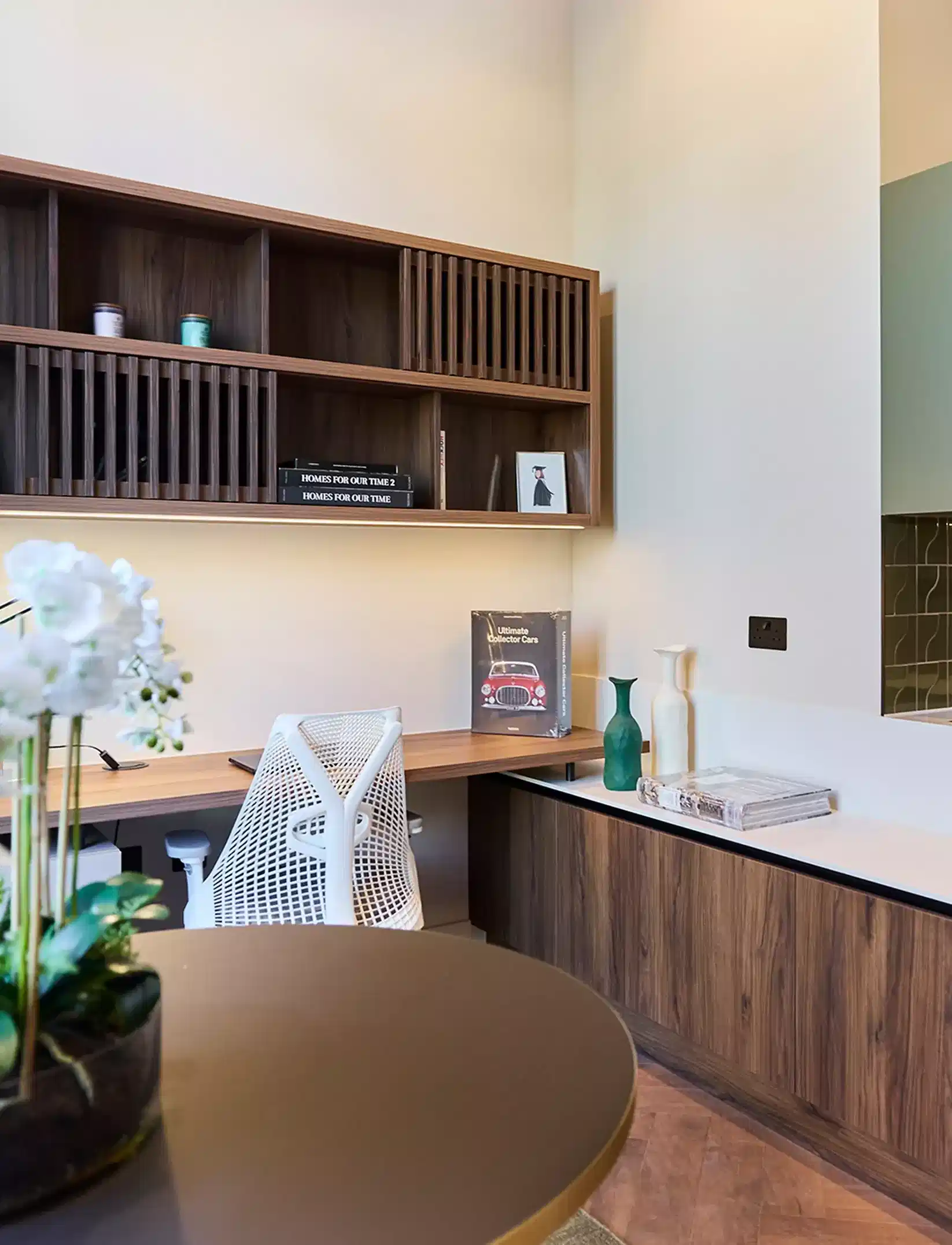 Exterior?w=400&h=260&fit=crop&q=40&auto=format&trim=auto