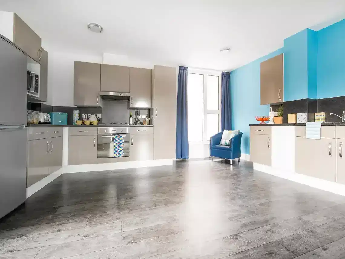 Common Area?w=400&h=260&fit=crop&q=40&auto=format&trim=auto