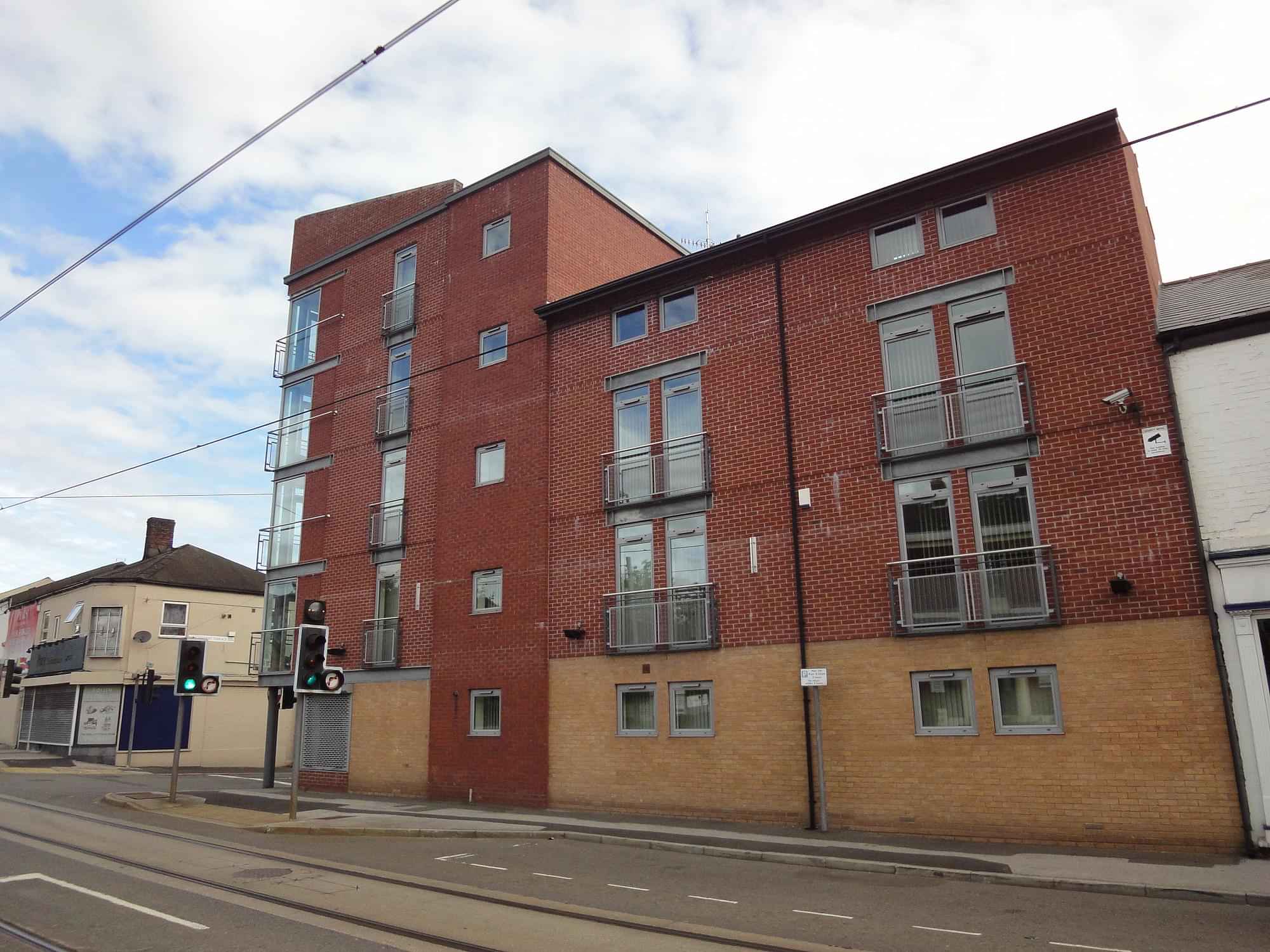 81?w=400&h=260&fit=crop&q=40&auto=format&trim=auto